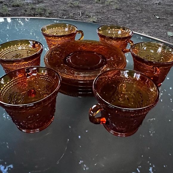 Amber Glass Sandwich Daisy Pattern Cups & Saucers, Vintage Tiara / Indiana Glass - Picture 7 of 16